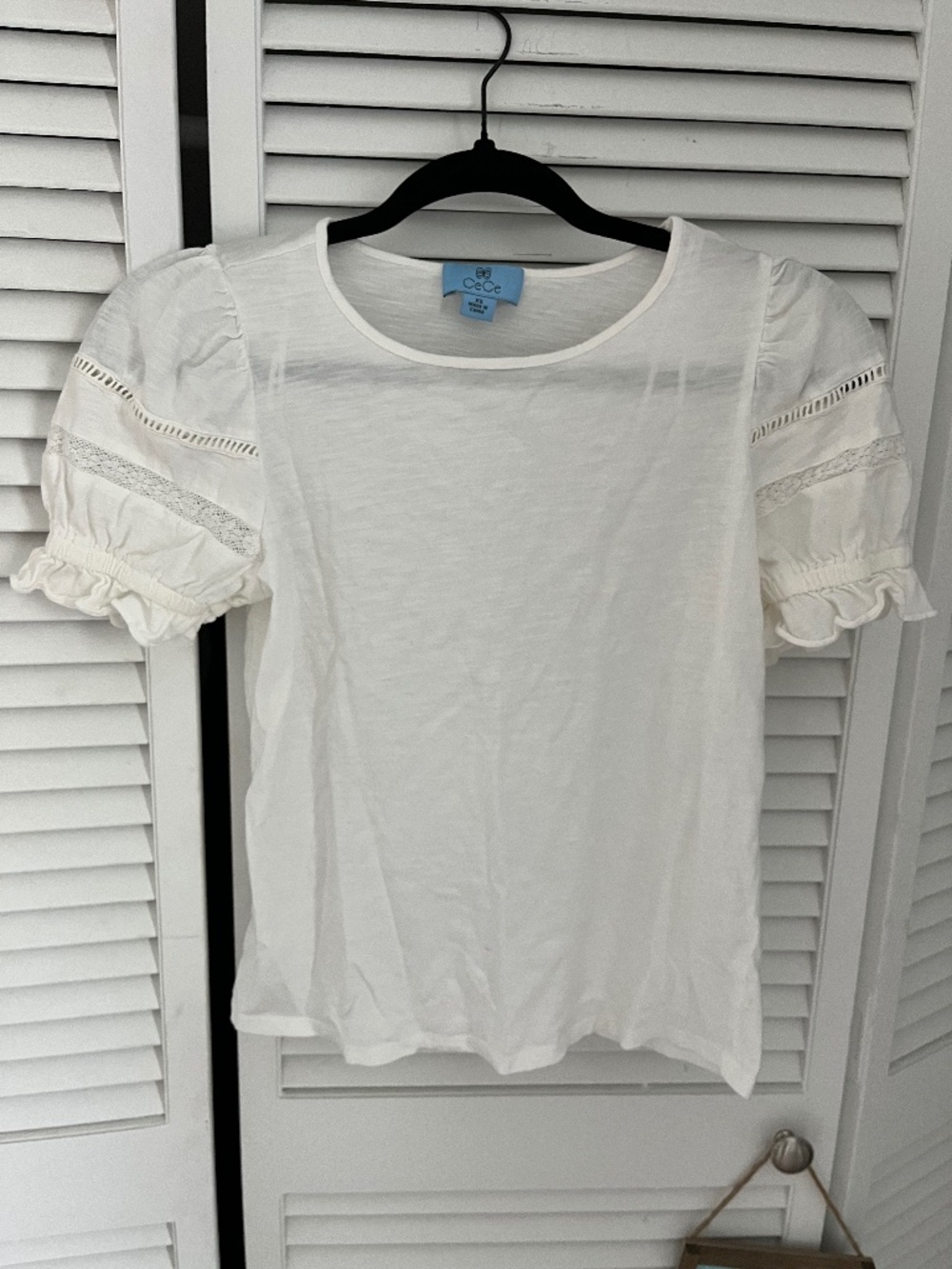 CeCe White Top! With ruffle puff eyelet sleeve ! New without tags! Adorable!